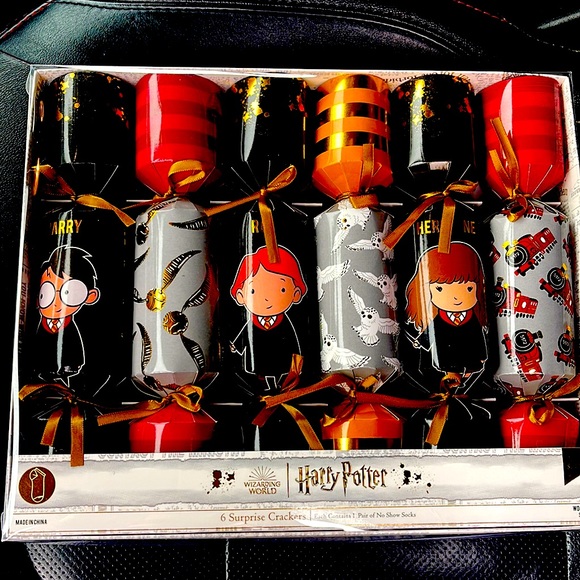6 Harry Potter Surprise Popping Christmas Party Crackers Women’s Socks 4-10 NEW - Picture 1 of 3